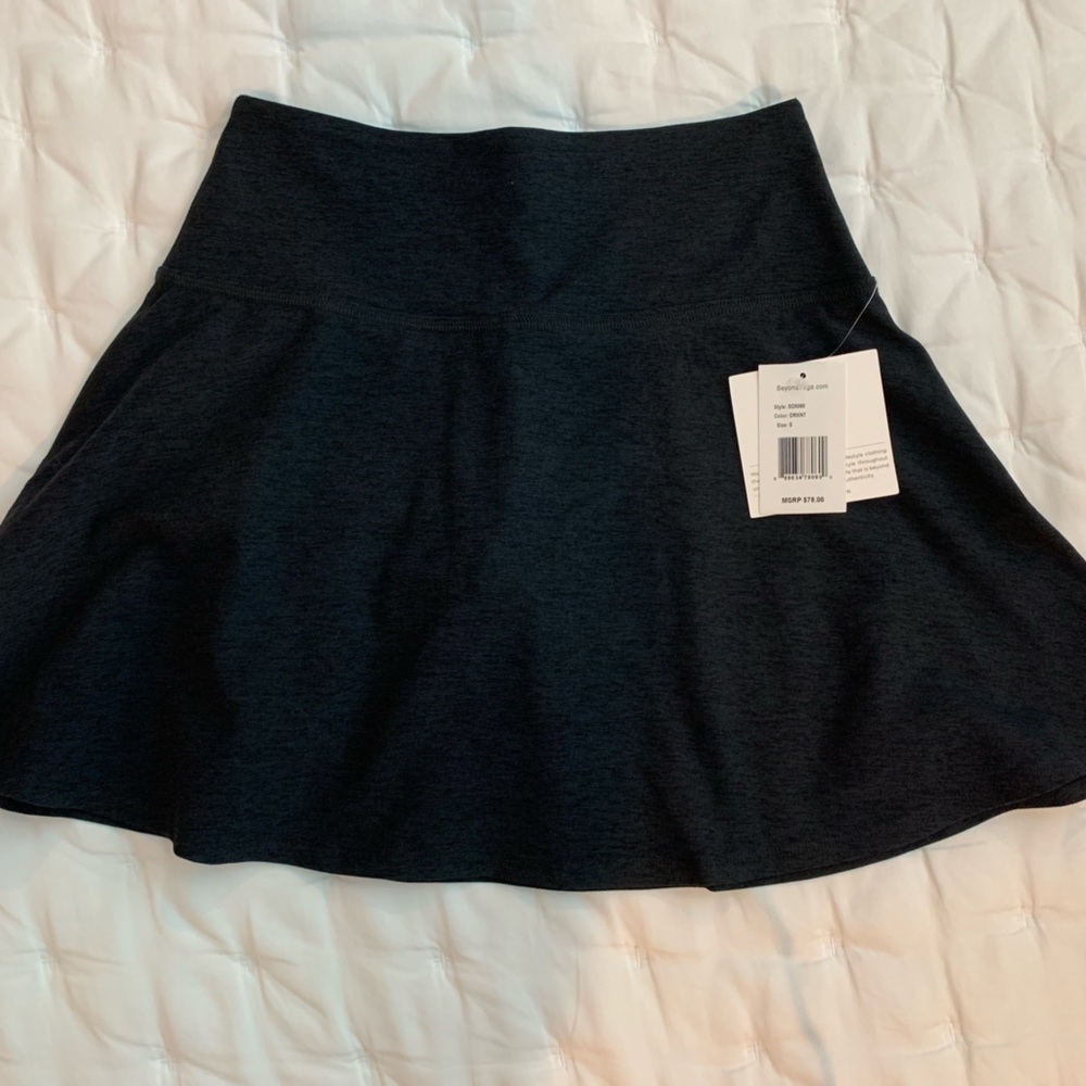Beyond Yoga Short Size Small in Dark Night